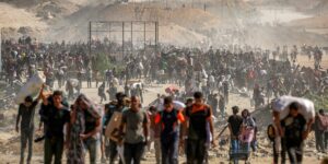 Trumpas liepia Izraeliui nutraukti bombardavimą Gazoje po to, kai „Hamas“ iš dalies priima savo taikos planą