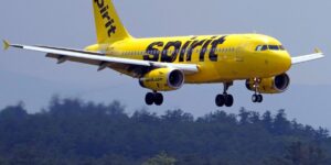 Trumpas sako, kad yra peržiūrimas „paskutinis pasiūlymas“ dėl mokesčių mokėtojų finansuojamo „Spirit Airlines“ perėmimo