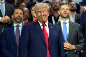 „Trump Media“ Crypto.com sandoris išnagrinėja prezidento verslo ryšius